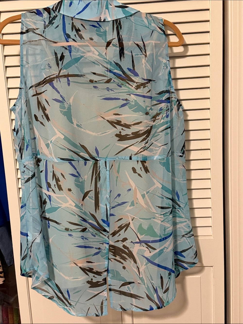 Lane Bryant Elegant Blue Printed Sleeveless Shell with Cream Liner - Picture 4 of 14